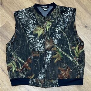 Wolf Mountain Hunting Wear Forest Pattern Camo Vest w/ Pockets